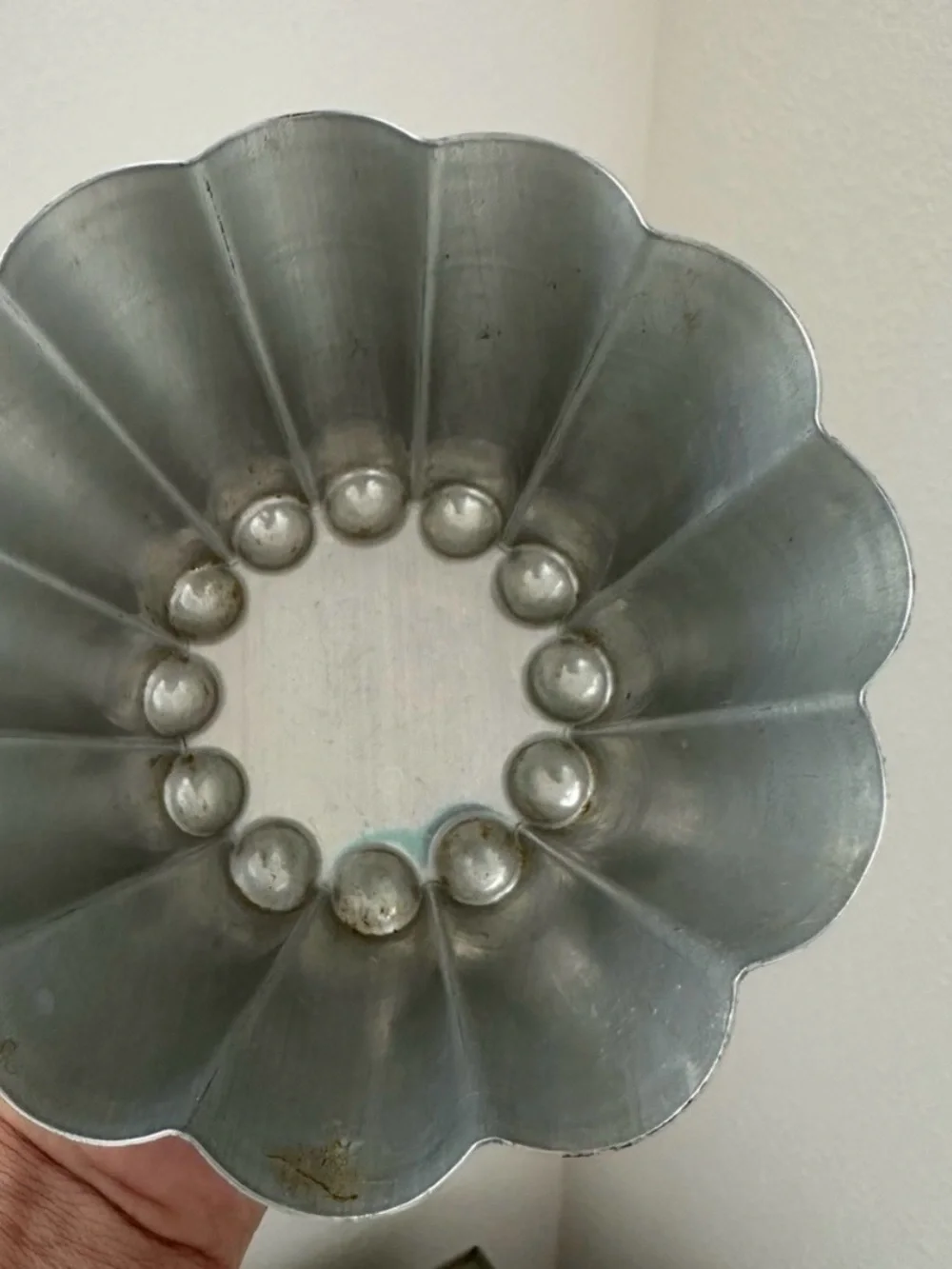 Small Vintage Aluminum Fluted Cake Or Lrg Cupcake Type Pan 5